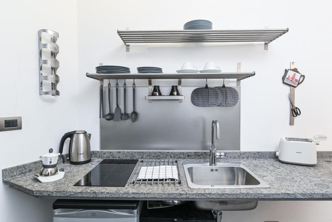 The Essential Trastevere Design Studio Rome Bagian luar foto