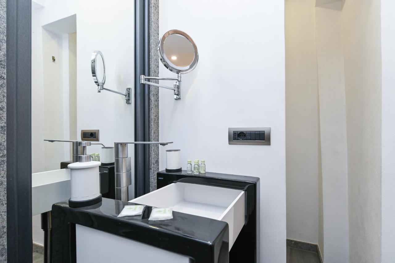 The Essential Trastevere Design Studio Rome Bagian luar foto