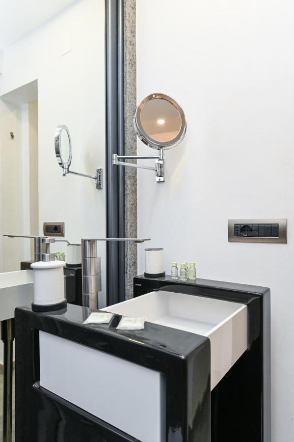 The Essential Trastevere Design Studio Rome Bagian luar foto