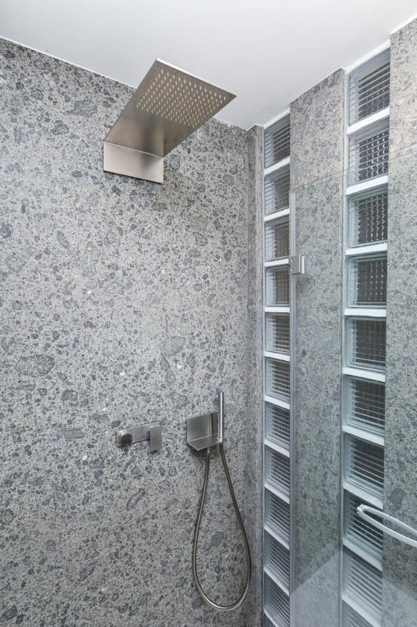 The Essential Trastevere Design Studio Rome Bagian luar foto