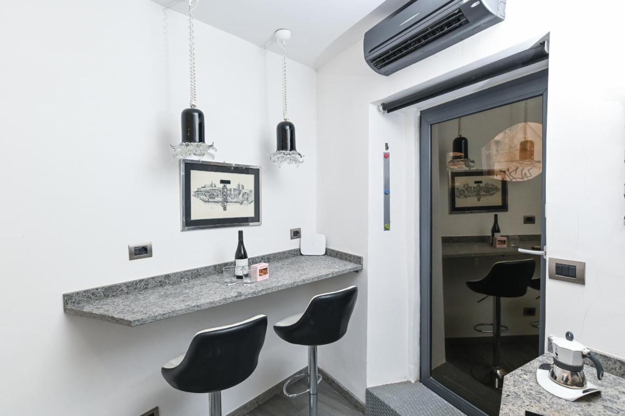 The Essential Trastevere Design Studio Rome Bagian luar foto