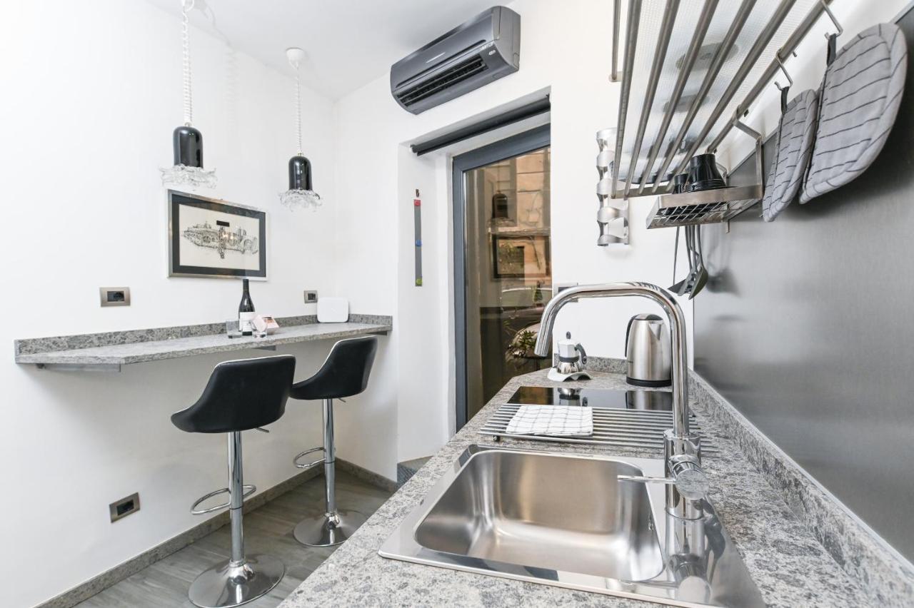 The Essential Trastevere Design Studio Rome Bagian luar foto