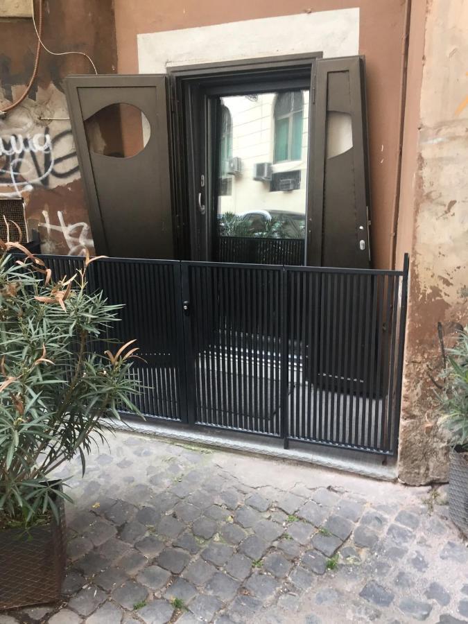 The Essential Trastevere Design Studio Rome Bagian luar foto